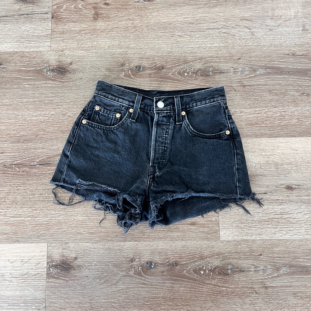LEVI black jean shorts
